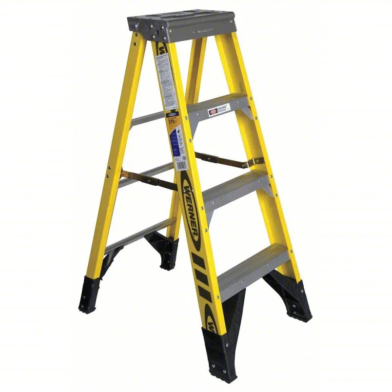WERNER 4 ft fiberglass stepladder with 375 lb capacity - 6JJ81